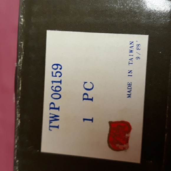 Nwt vintage bride and groom from left on figurines - Picture 7 of 7